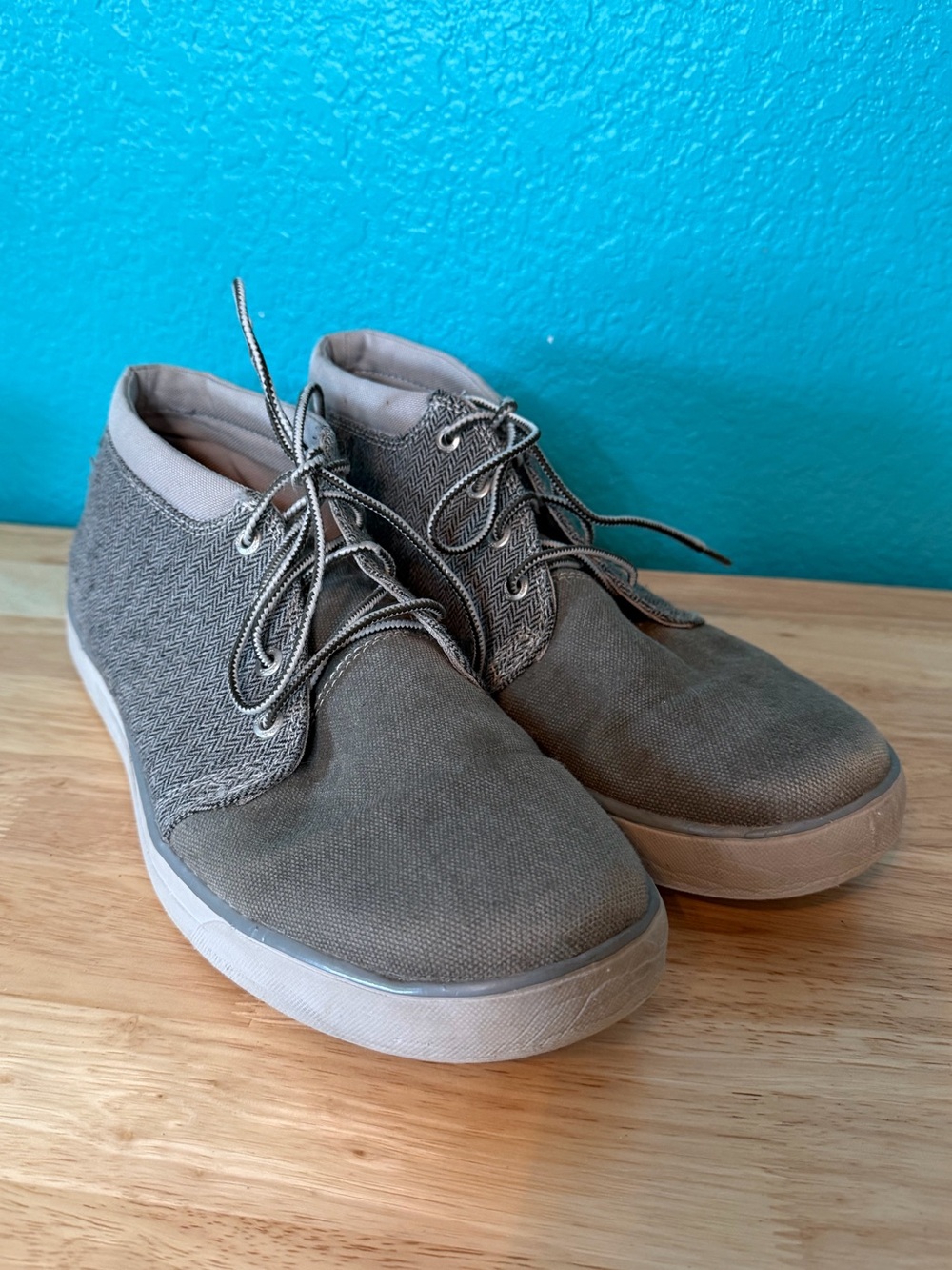 Eddie Bauer Rivet Chukka Canvas Shoes in Chrome Gray, Size 10